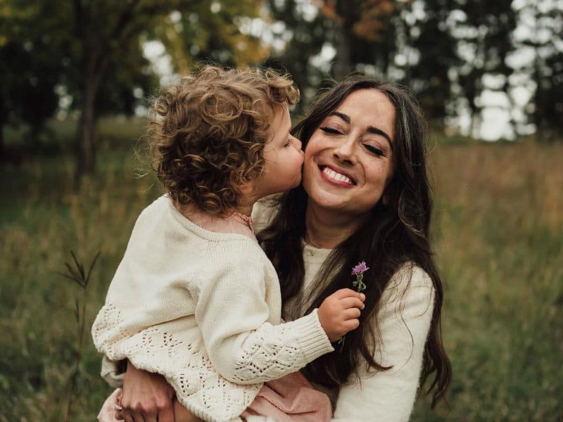 Heart and kidney transplant recipient Melanie Wickersheim with her daughter, Greta, in 2021. (Photo courtesy of Katie Jeanne Photography)